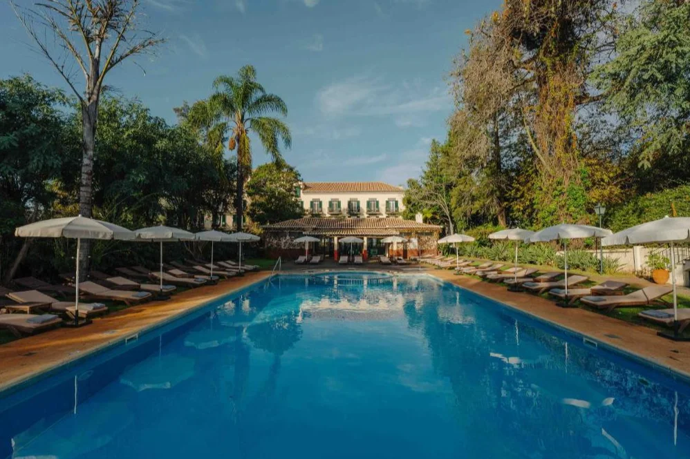 Quinta da Bela Vista | zwembad met ligbedden